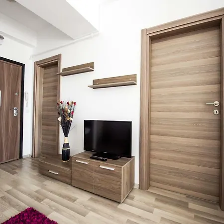 Apollo Summerland Apartment *