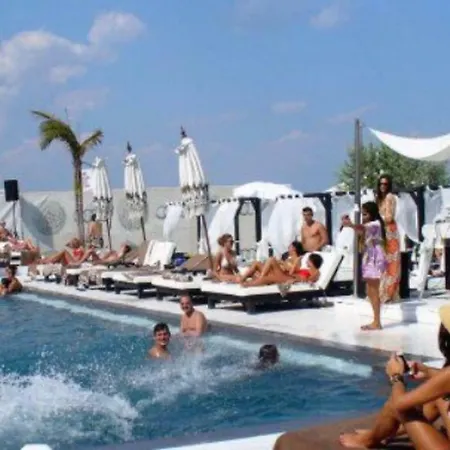 Apollo Summerland Apartment